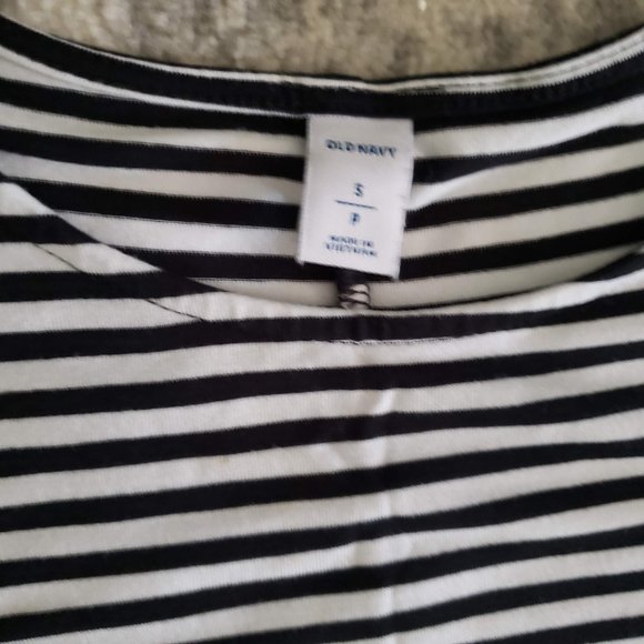 🌼🌼 Black/White Stripes Flowy Dress | Size S | Old Navy 🌼🌼 - Picture 2 of 5